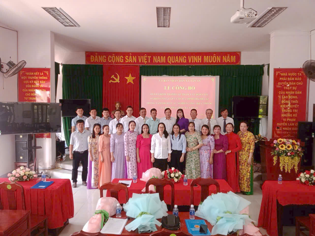 XÃ TÂN AN TỔ CHỨC LỄ CÔNG BỐ QUYẾT ĐỊNH THÀNH LẬP TRẠM Y TẾ ĐƠN VỊ SỰ NGHIỆP CÔNG LẬP VÀ TRUNG TÂM DỊCH VỤ SỰ NGHIỆP CÔNG