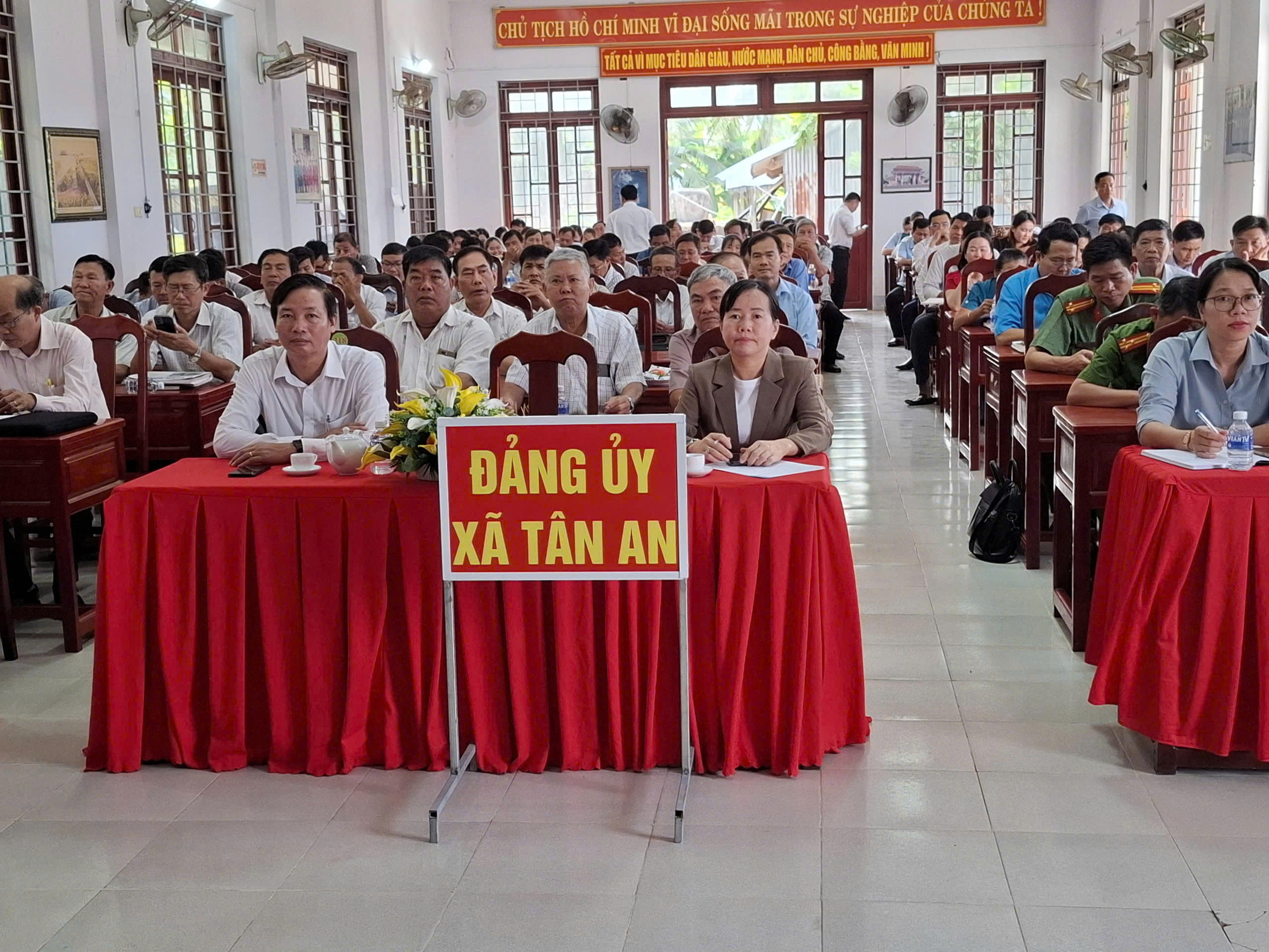 XÃ TÂN AN TỔ CHỨC HỘI NGHỊ QUÁN TRIỆT NGHỊ QUYẾT
TRUNG ƯƠNG 2 KHÓA XIV
