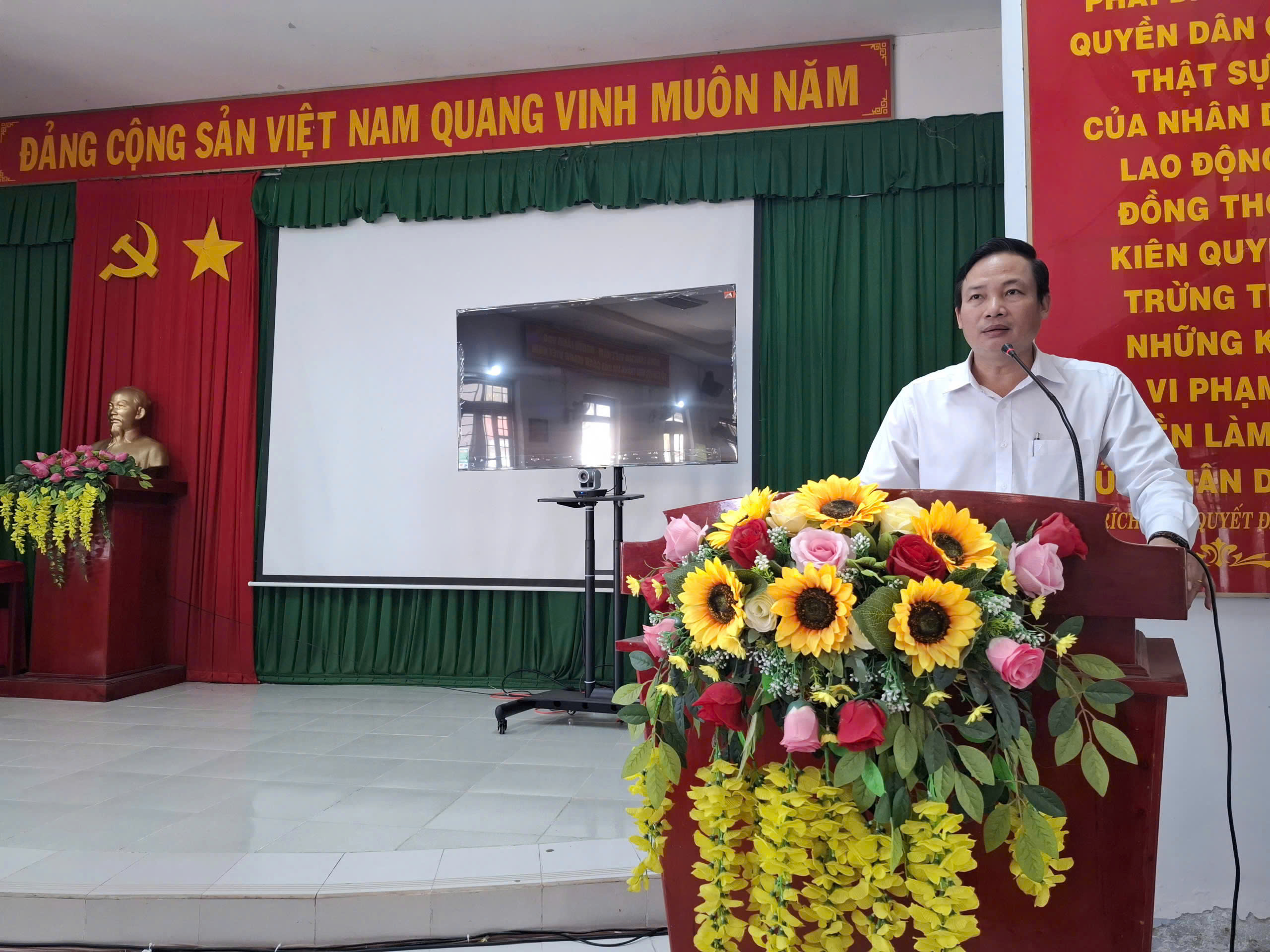 XÃ TÂN AN TRIỂN KHAI HƯỚNG DẪN THU, NỘP ĐẢNG PHÍ
TRÊN CỔNG DỊCH VỤ CÔNG QUỐC GIA
