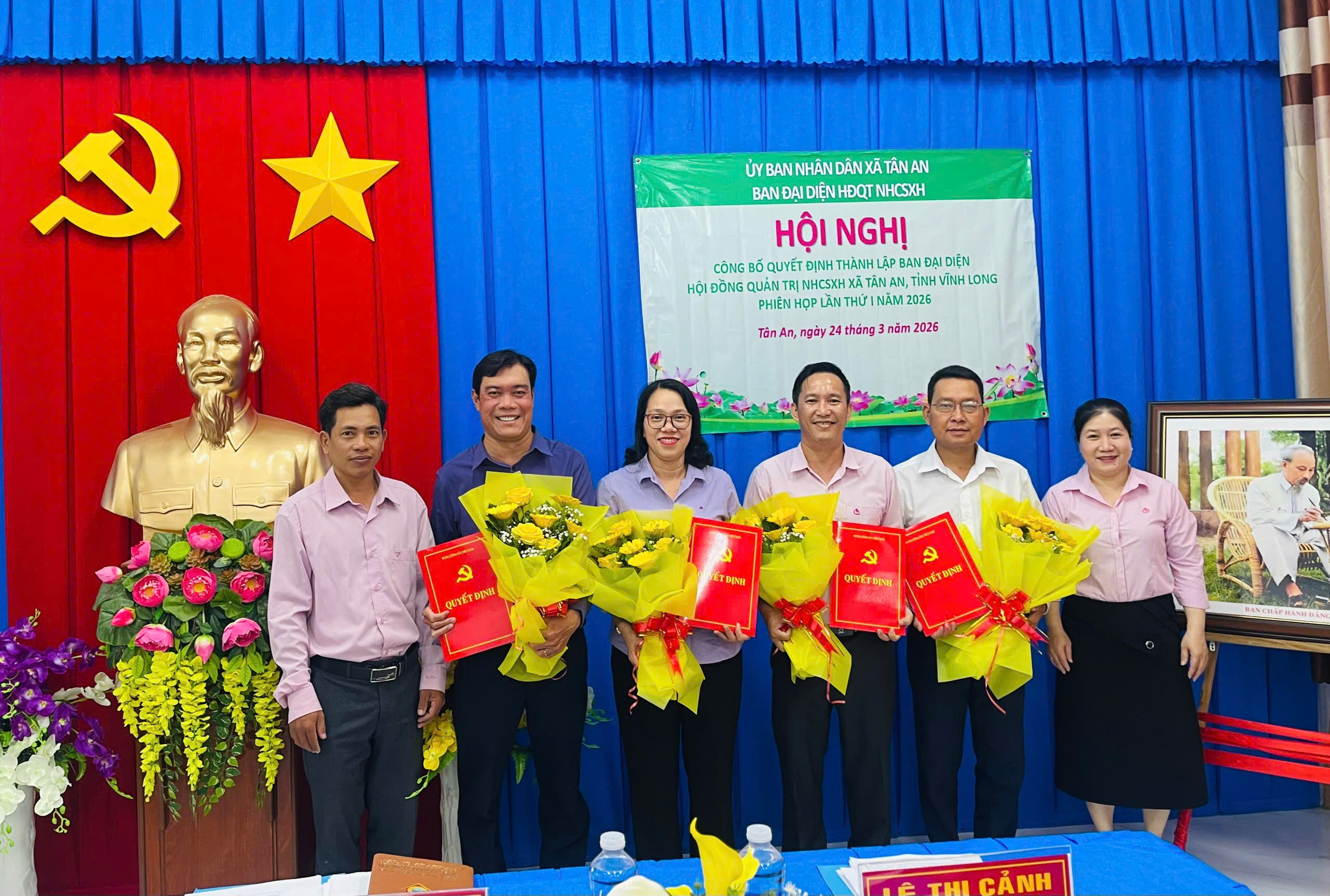      Công bố quyết định thành lập Ban Đại diện Hội đồng quản trị Ngân hàng Chính sách xã hội xã Tân An