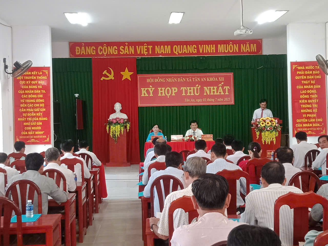 HỘI ĐỒNG NHÂN DÂN XÃ TÂN AN TỔ CHỨC KỲ HỌP THỨ NHẤT KHÓA XII NHIỆM KỲ 2021 2026